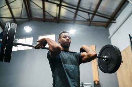 Crossfit athlete doing exercise with a barbell.